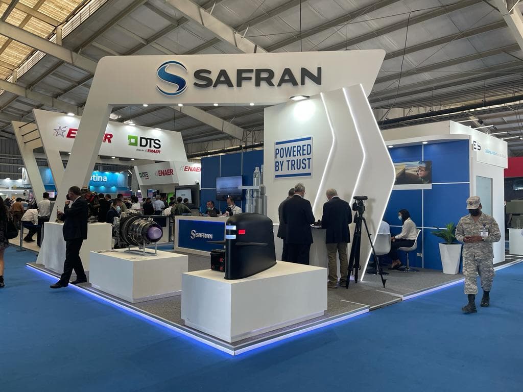 Stand Safran diseñado y construido por Práxedis para FIDAE